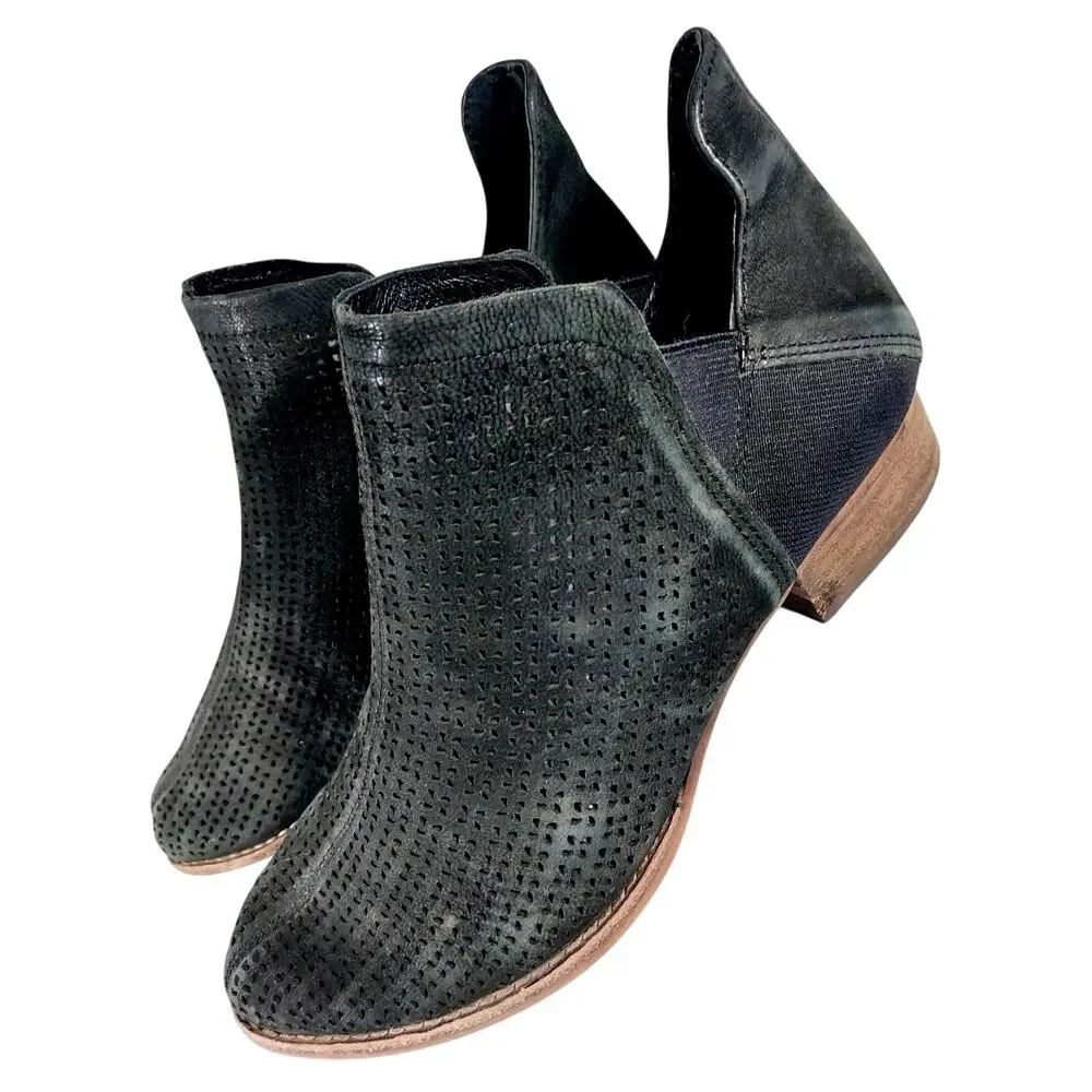 VINCE CAMUTO! BLACK GENUINE SUEDE LEATHER PERFORATED FINISH ANKLE BOOTS! SZ 5.5M